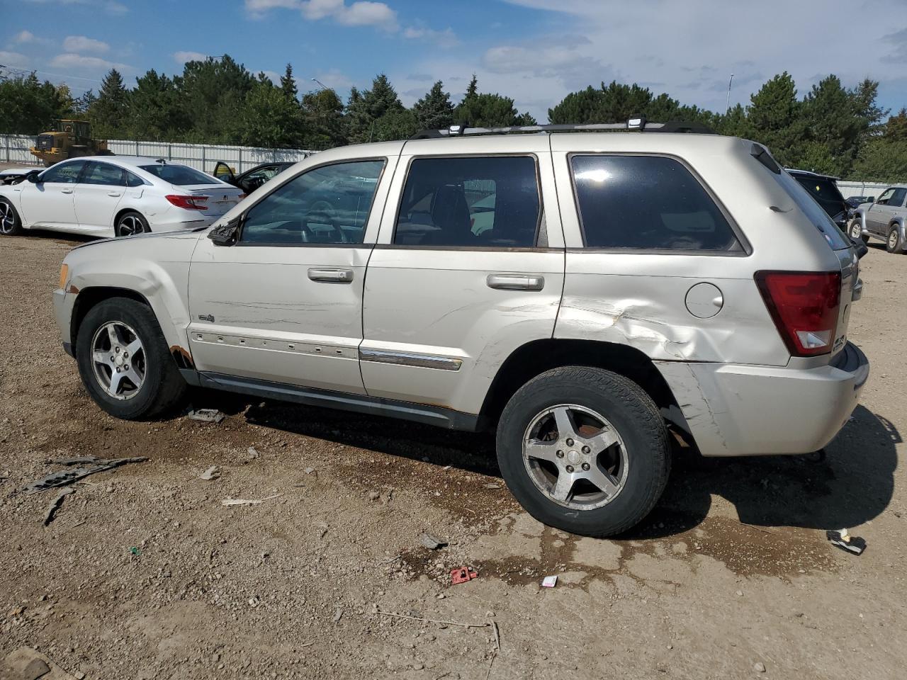 2006 Jeep Grand Cherokee Laredo - Image 2