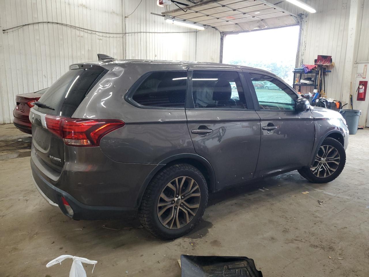 2017 Mitsubishi Outlander Es - Фото 3