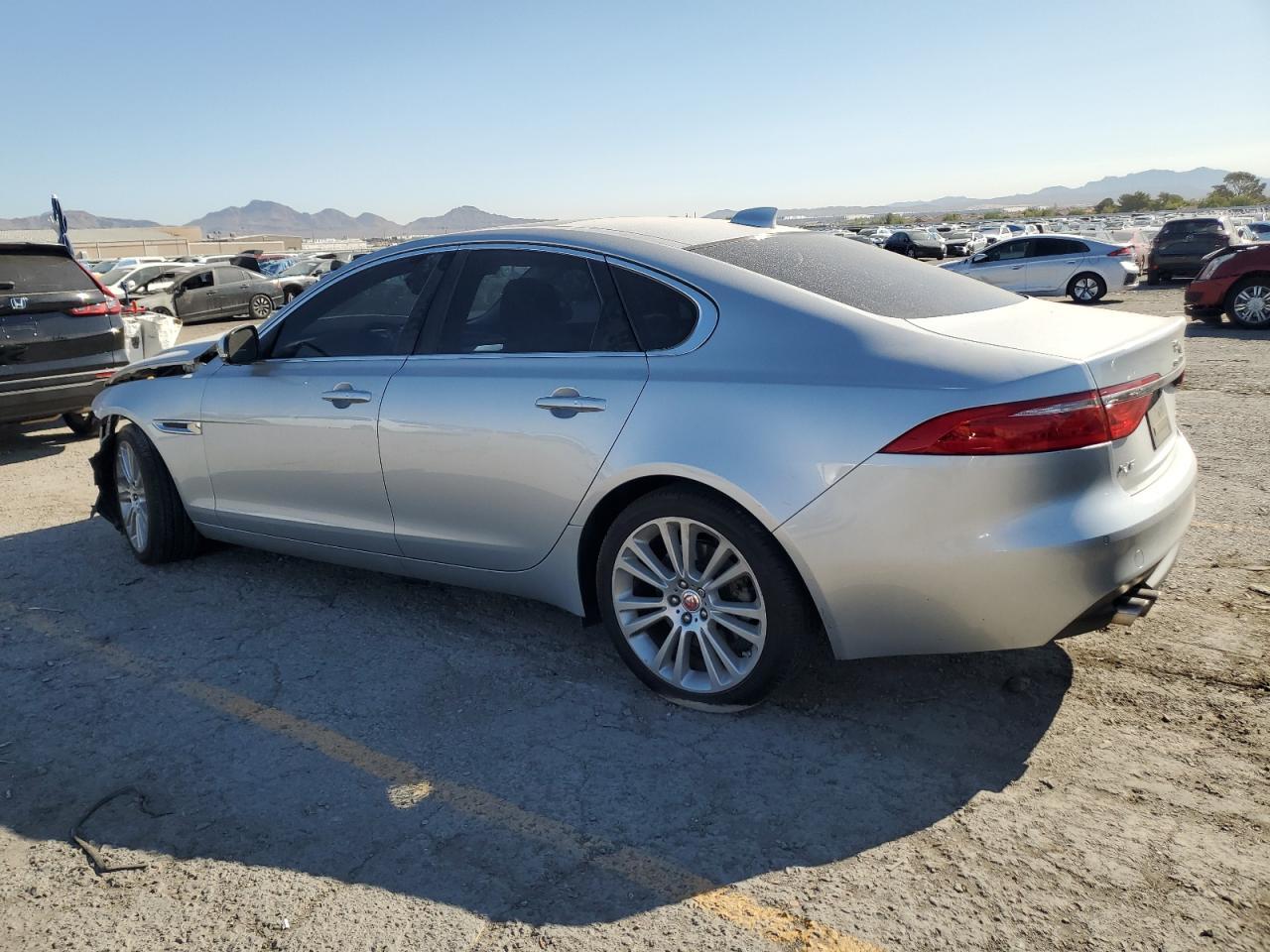 2017 Jaguar Xf Prestige - Фото 2