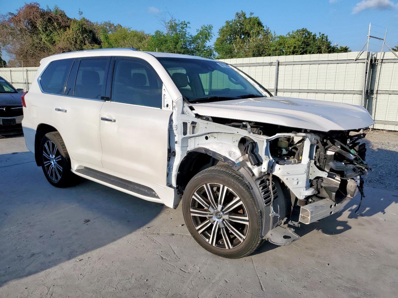 2020 Lexus Lx 570 - Фото 4