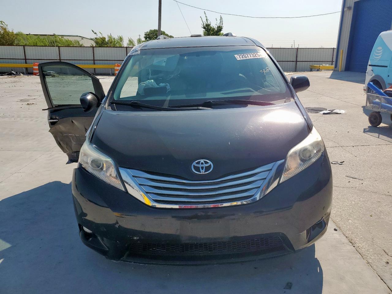 2011 Toyota Sienna Xle - Image 5