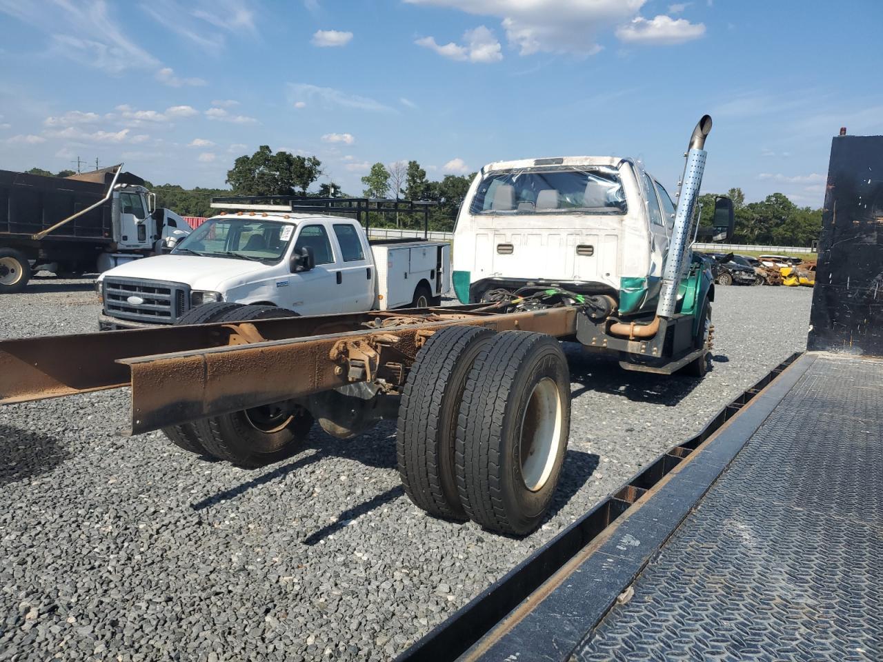 2023 Ford F750 Super Duty - Фото 3
