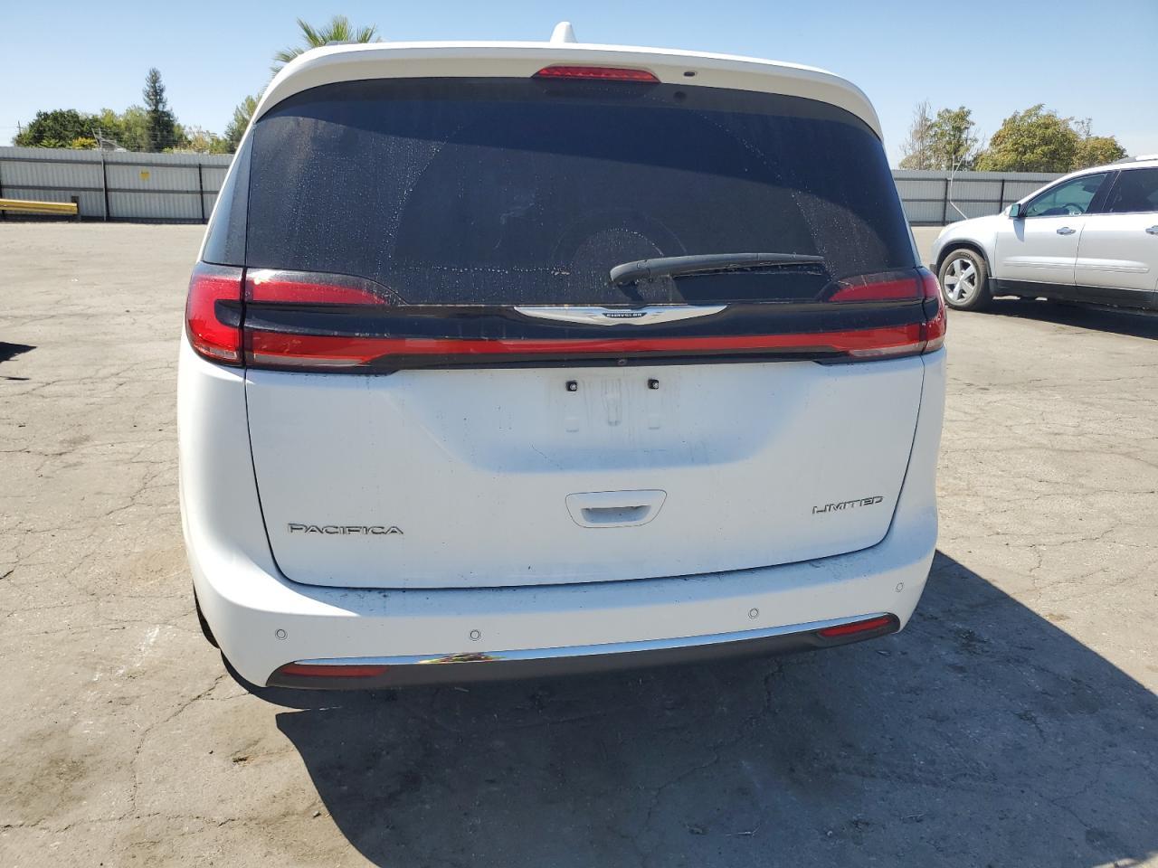 2022 Chrysler Pacifica Limited - Image 6