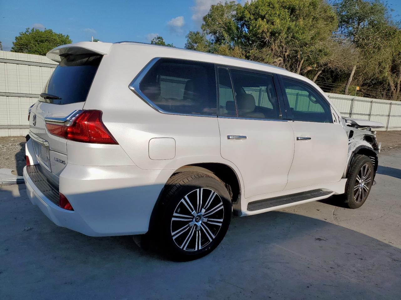 2020 Lexus Lx 570 - Фото 3
