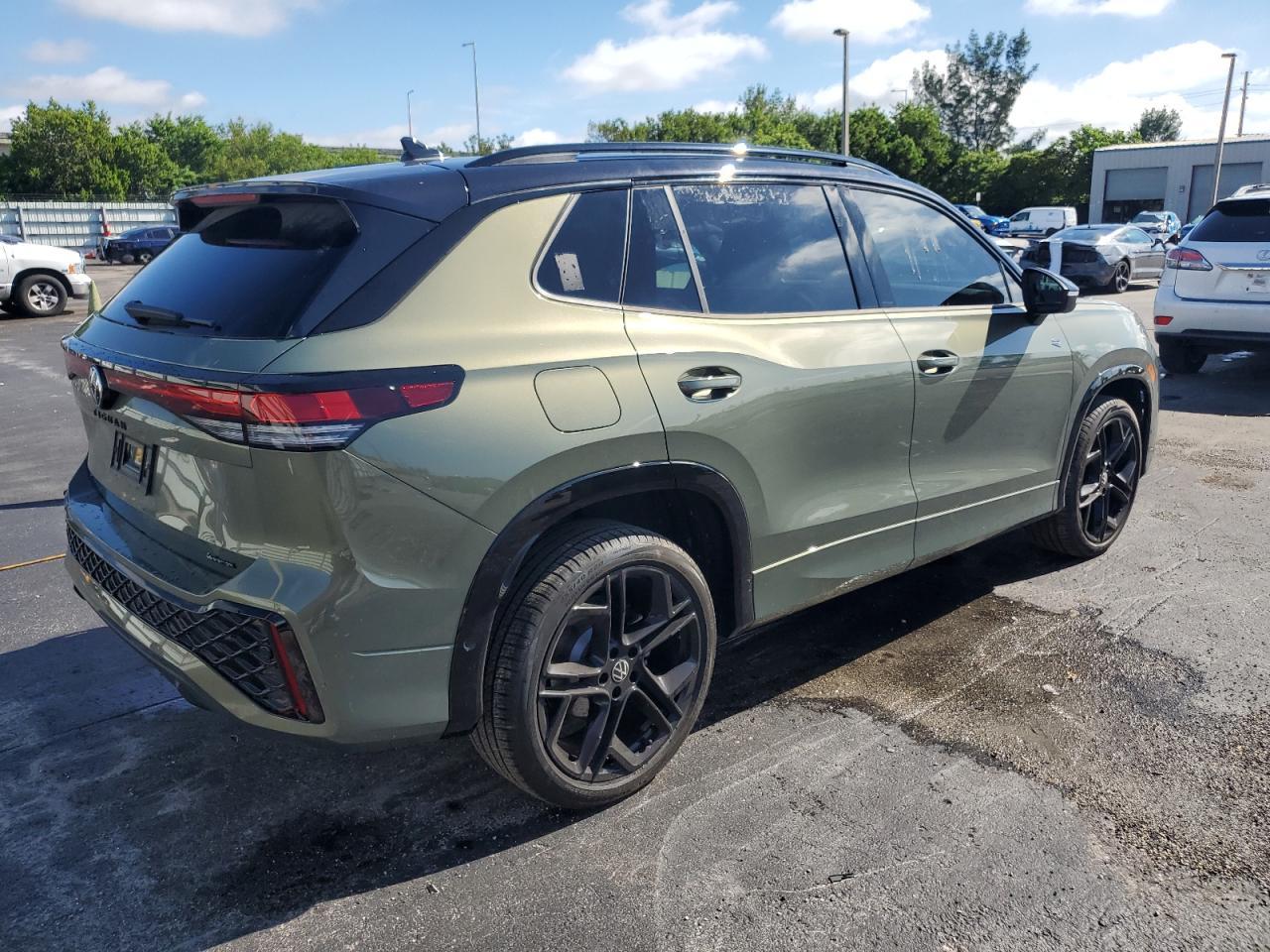 2025 Volkswagen Tiguan Se R-Line Black - Image 3