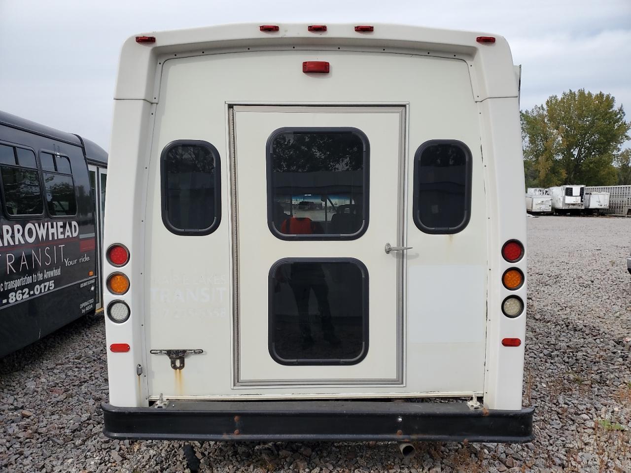 2015 Ford Econoline E350 Super Duty Cutaway Van - Фото 6