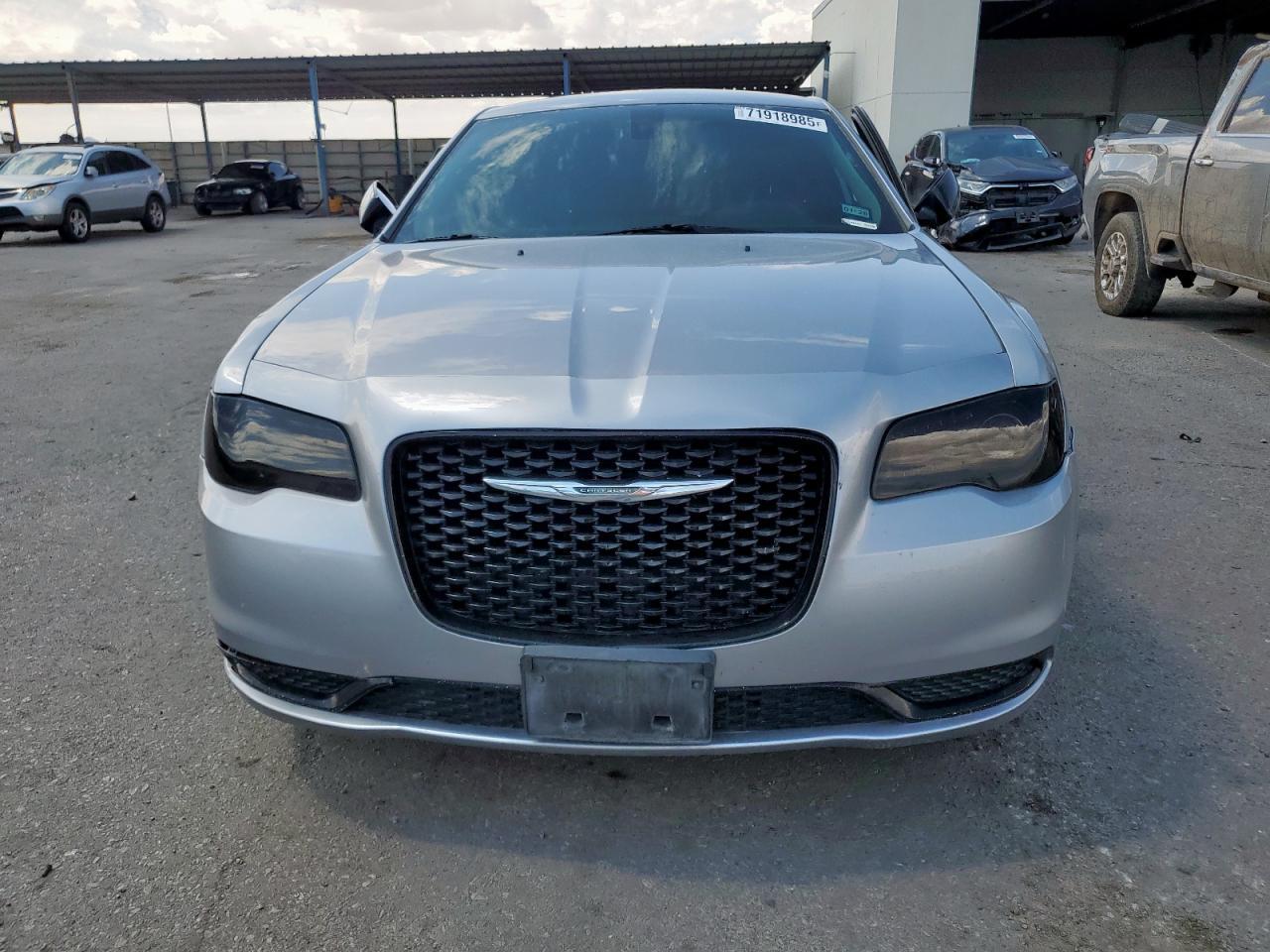 2018 Chrysler 300 Touring - Фото 5