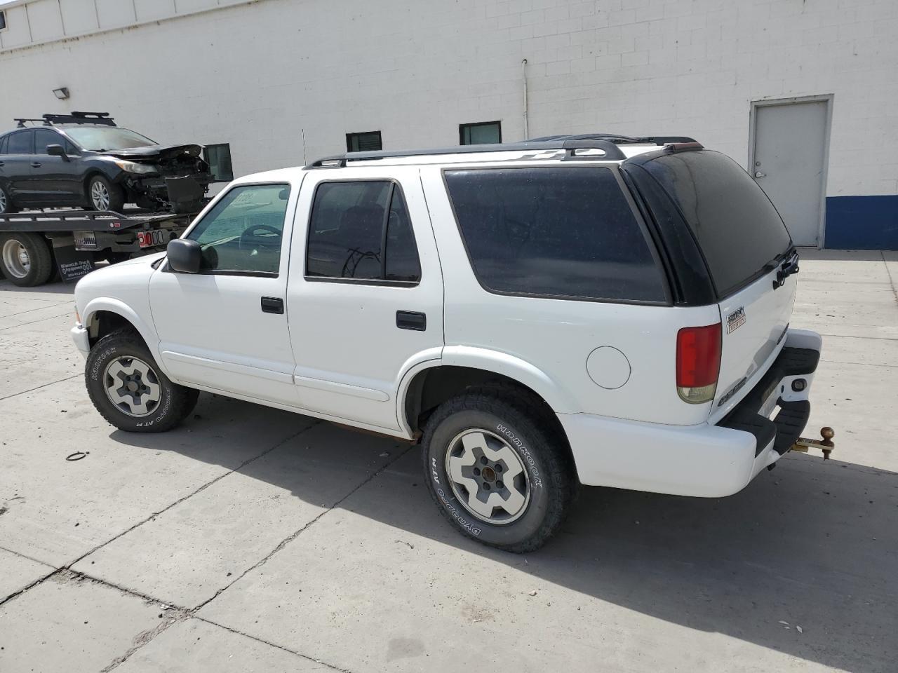 2002 Chevrolet Blazer - Image 2