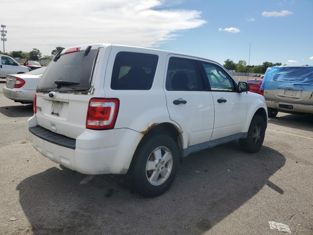 2011 Ford Escape Xls - Фото 3