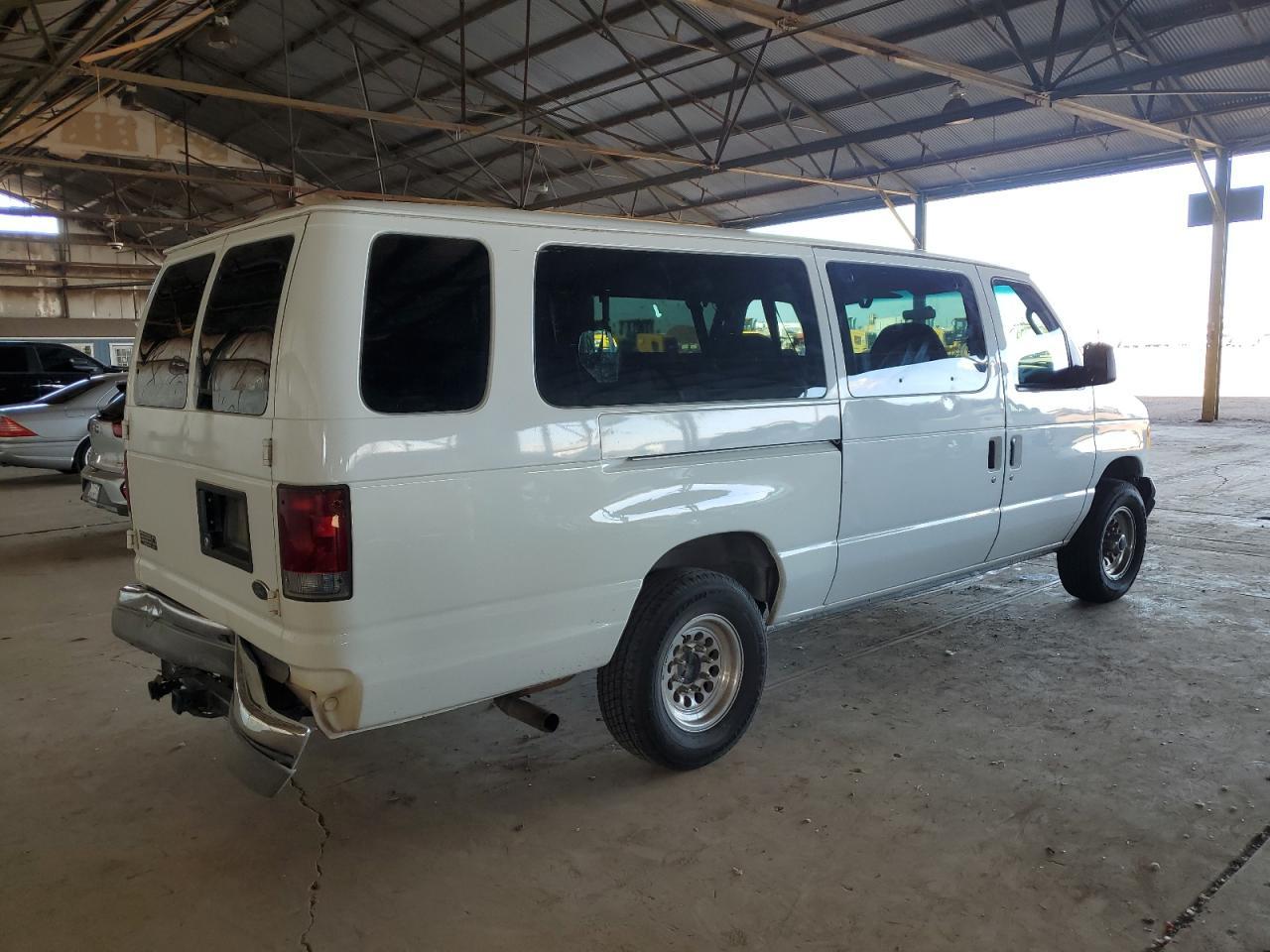 2003 Ford Econoline E350 Super Duty Wagon - Фото 3