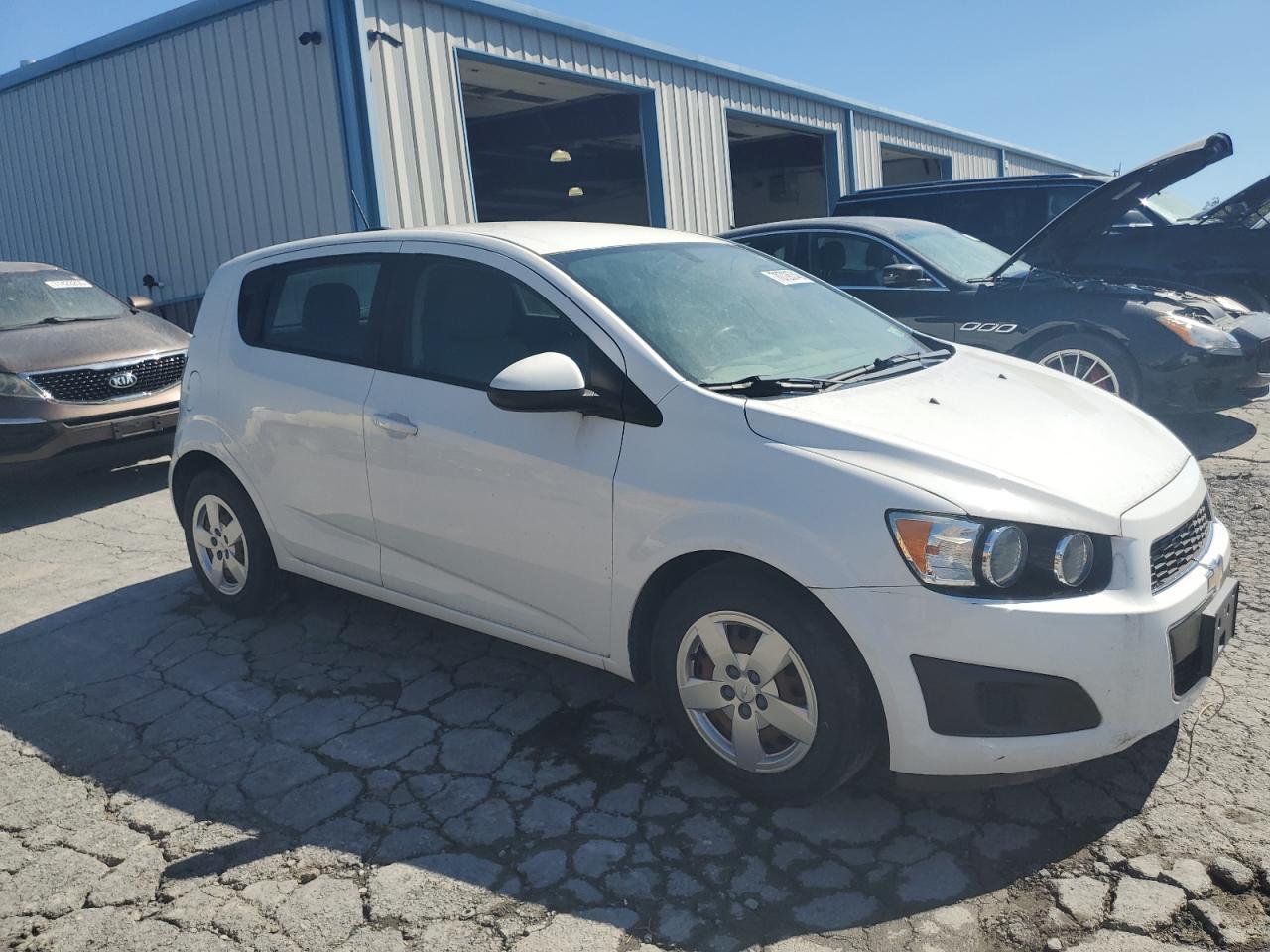 2016 Chevrolet Sonic - Фото 4