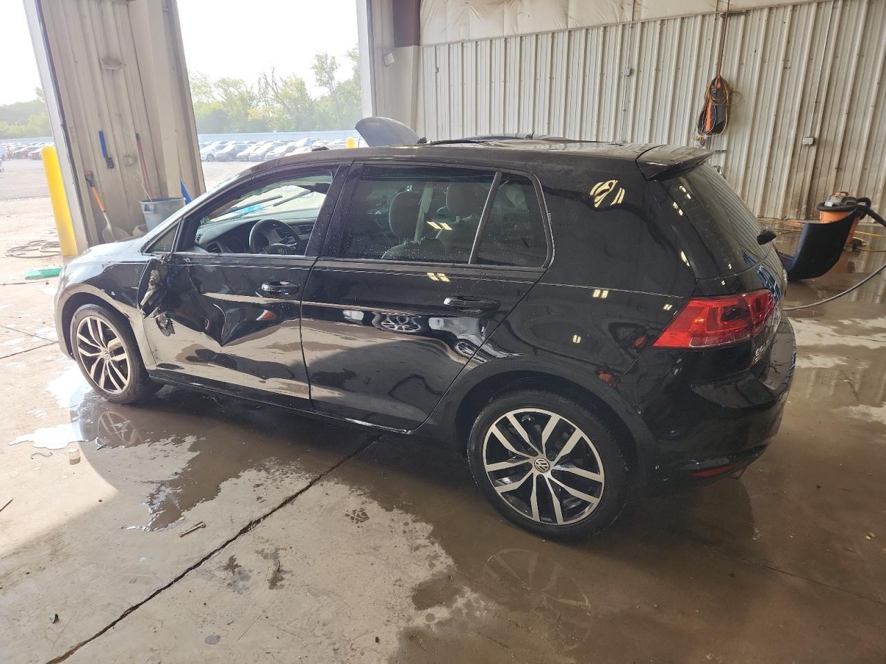 2017 Volkswagen Golf S - Фото 2