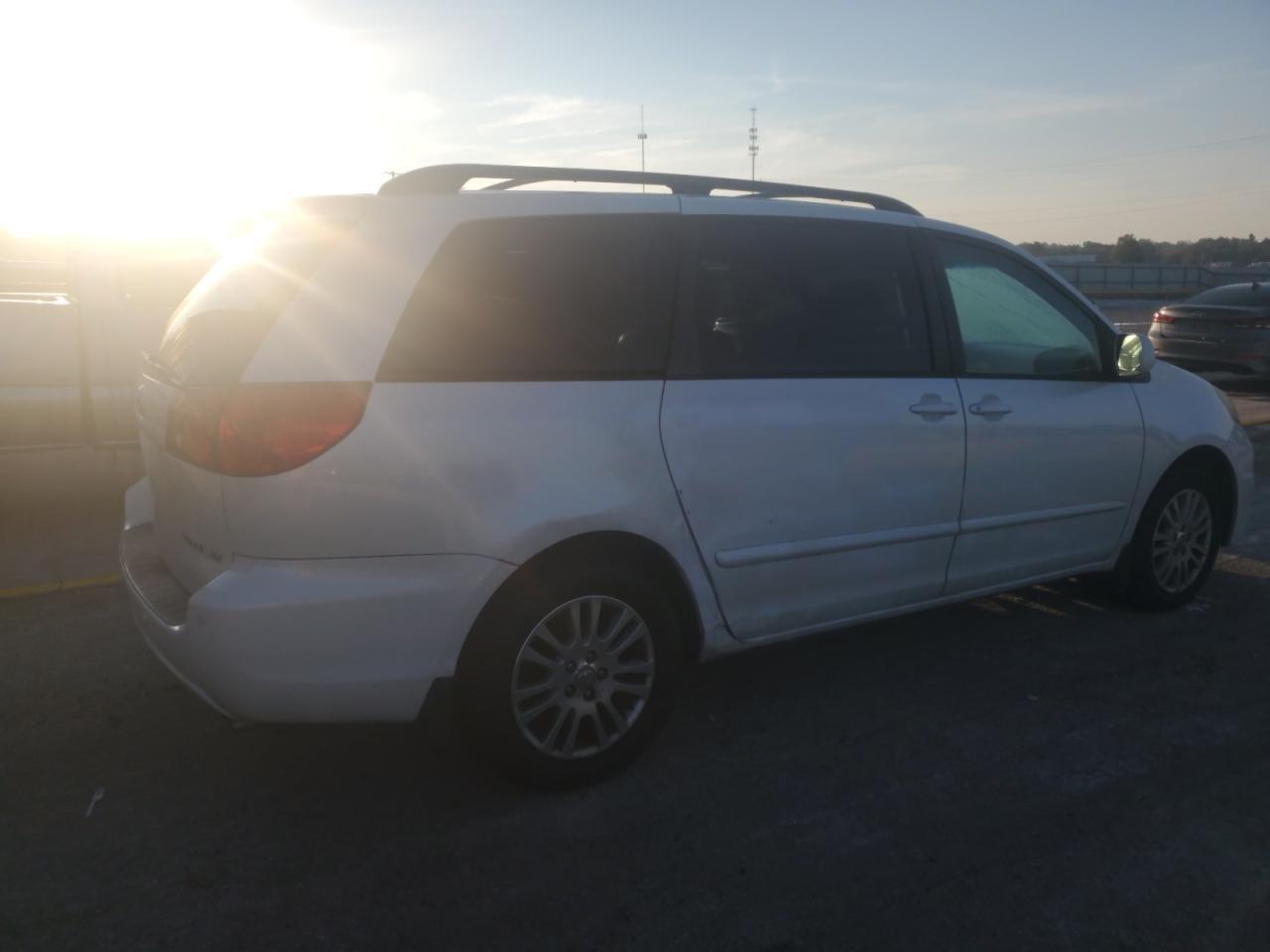 2010 Toyota Sienna Xle - Фото 3