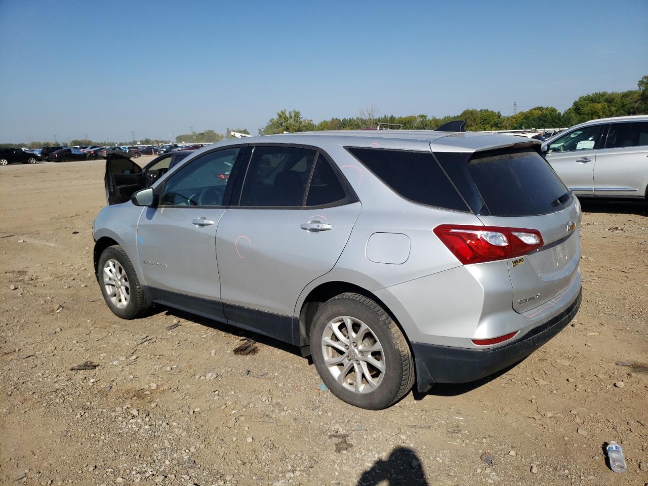 2019 Chevrolet Equinox Ls - Фото 2