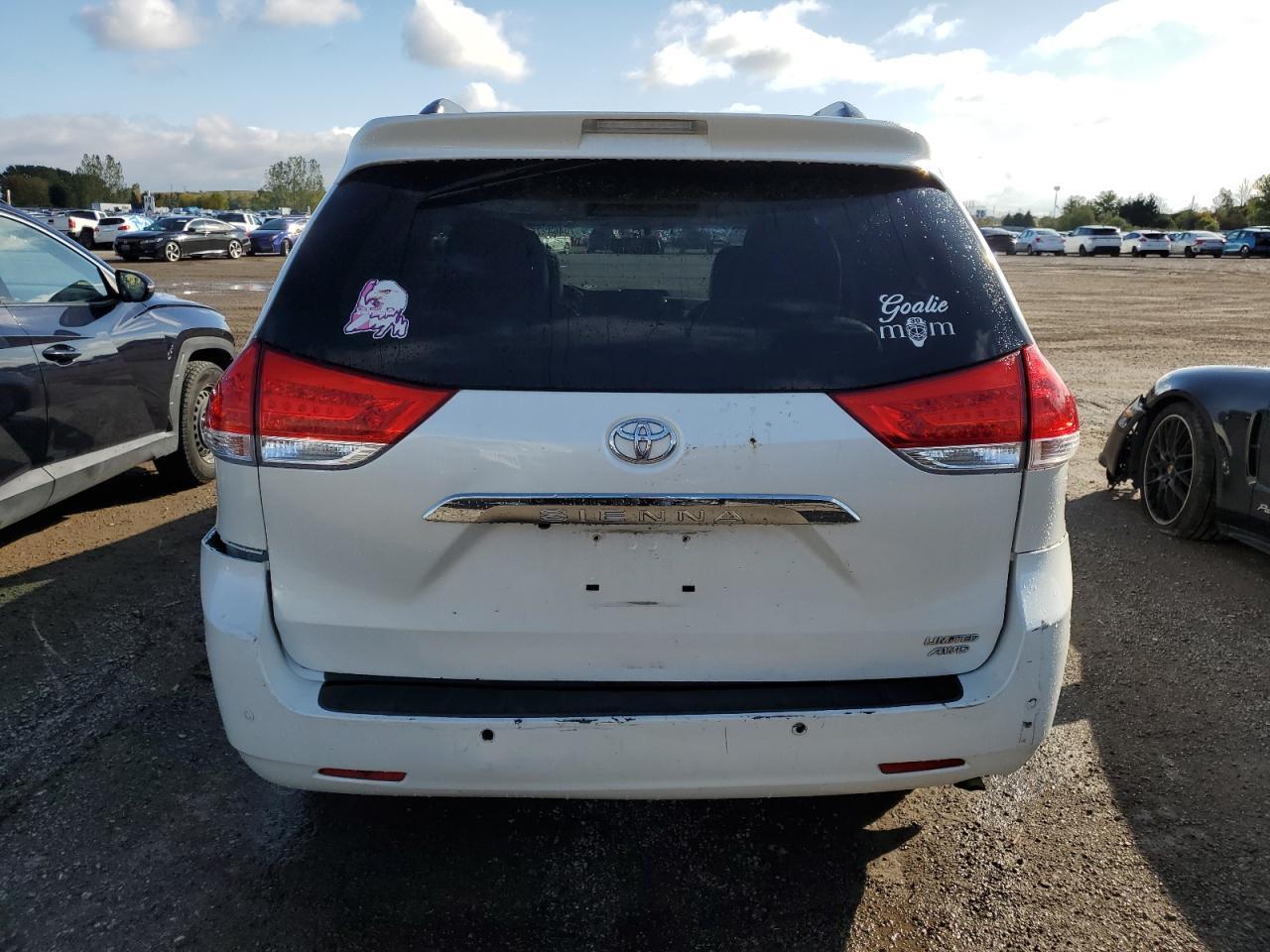 2011 Toyota Sienna Xle - Фото 6
