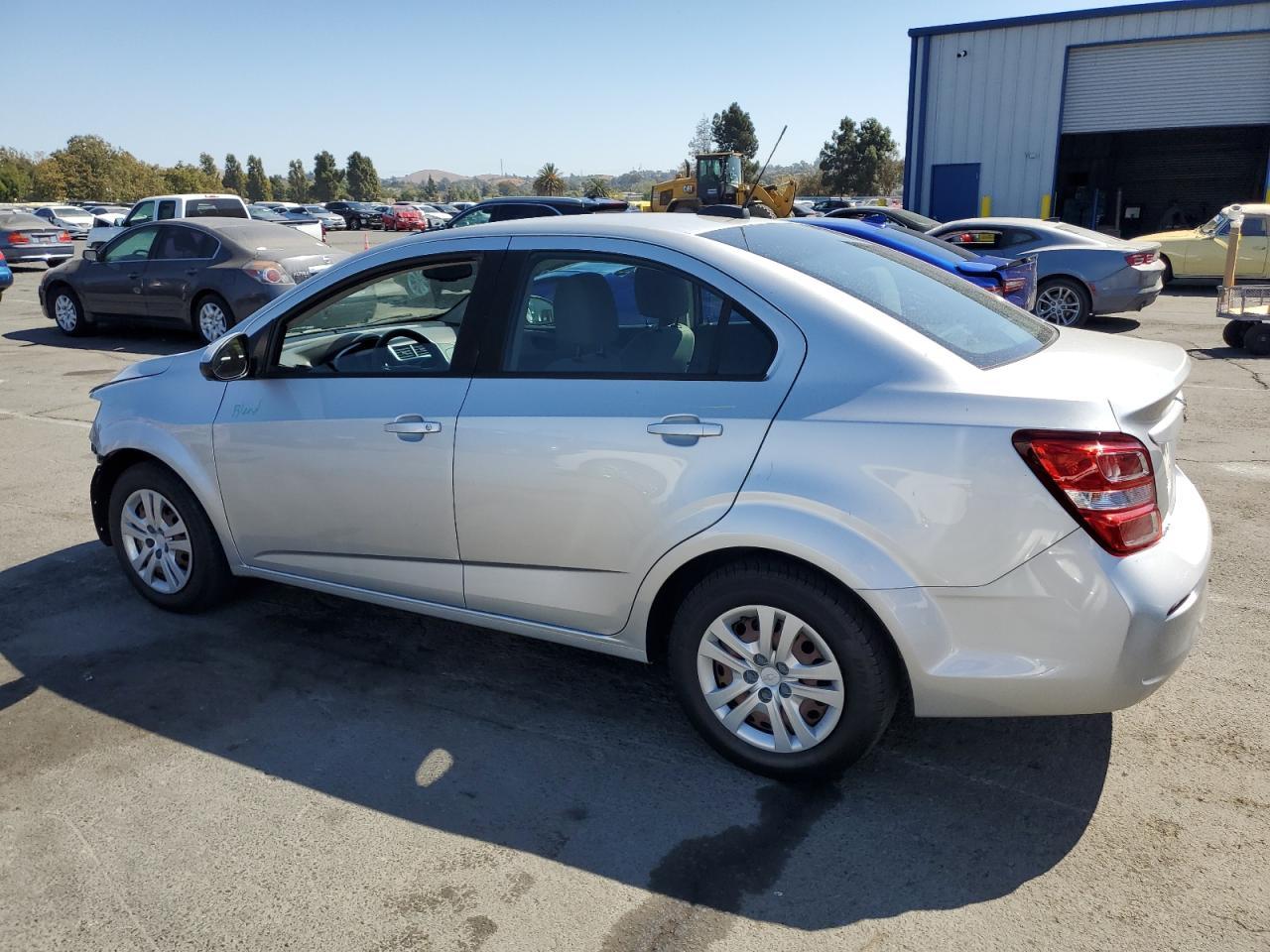 2017 Chevrolet Sonic Ls - Фото 2