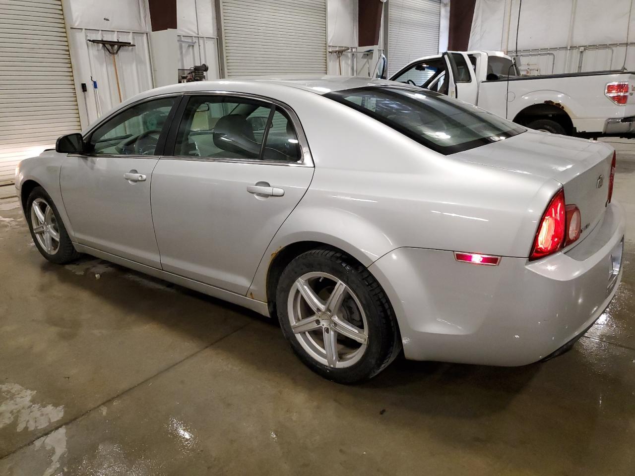 2010 Chevrolet Malibu Ls - Фото 2