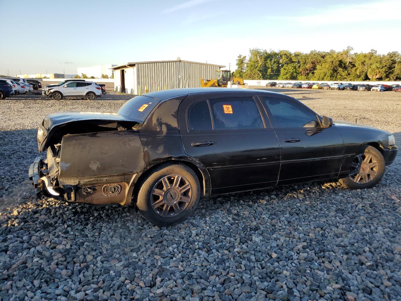 2010 Lincoln Town Car Executive L - Фото 3