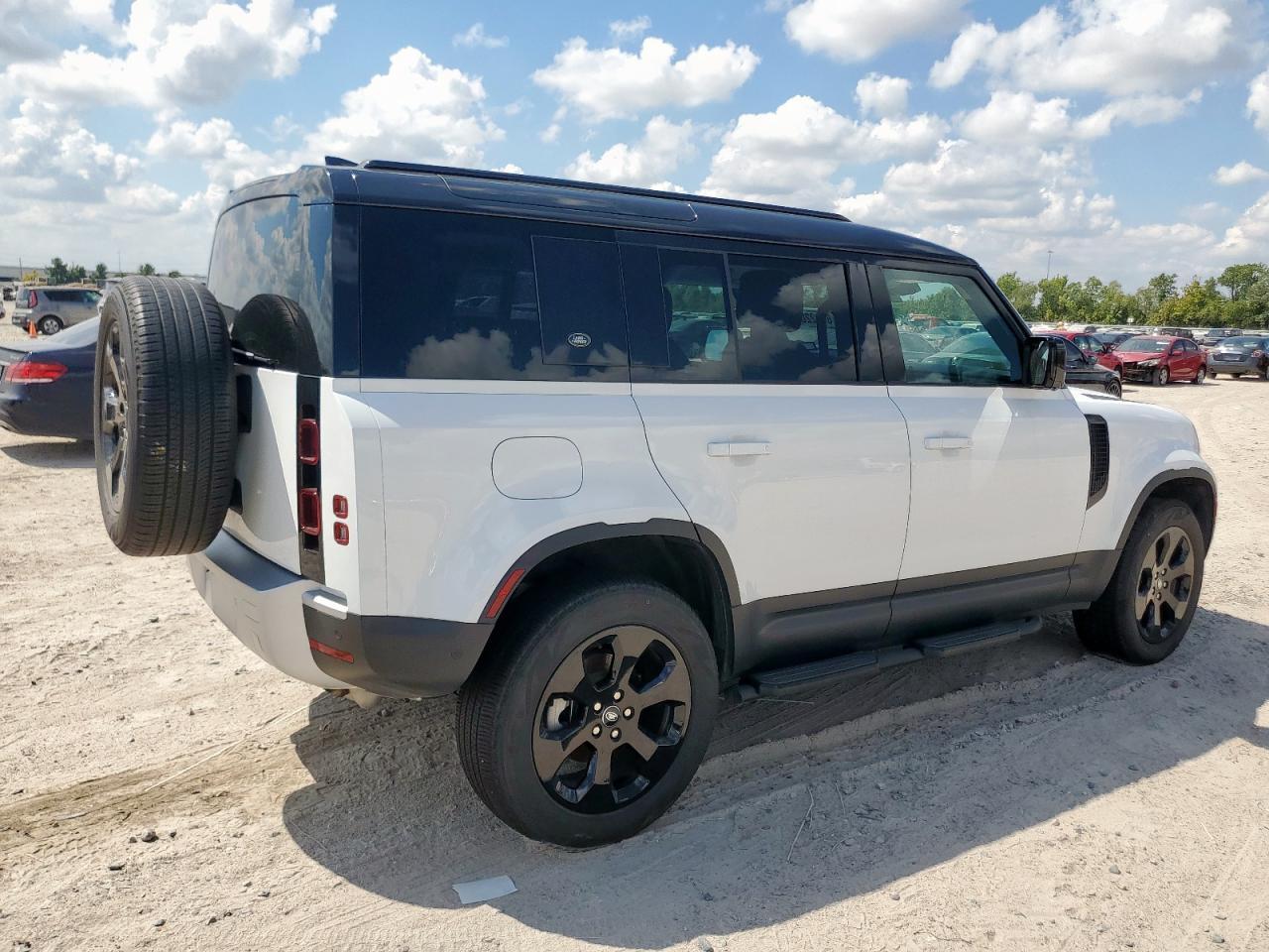 2024 Land Rover Defender 110 S - Фото 3