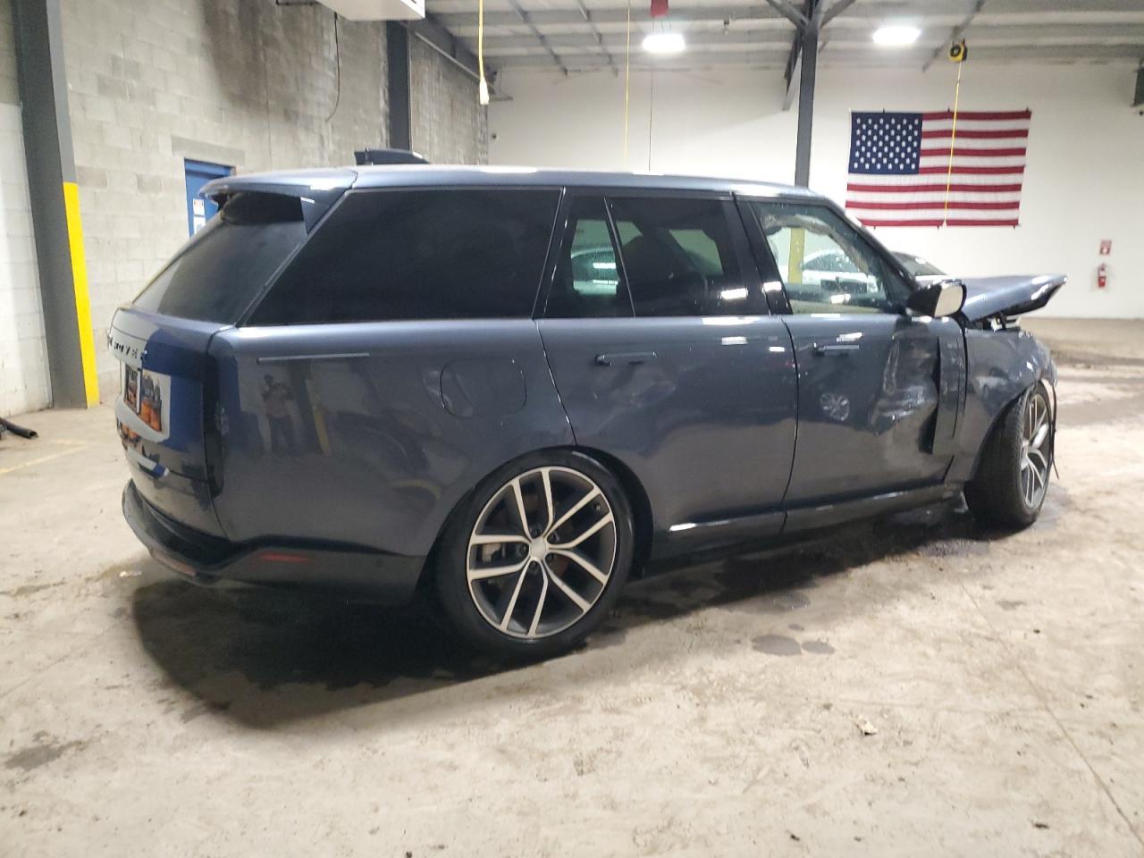 2025 Land Rover Range Rover Se - Image 3