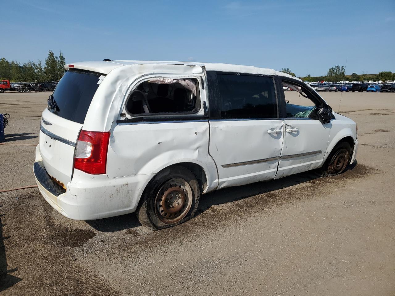2016 Chrysler Town & Country S - Image 3