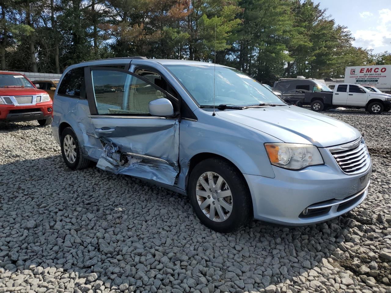 2013 Chrysler Town & Country Touring - Фото 4