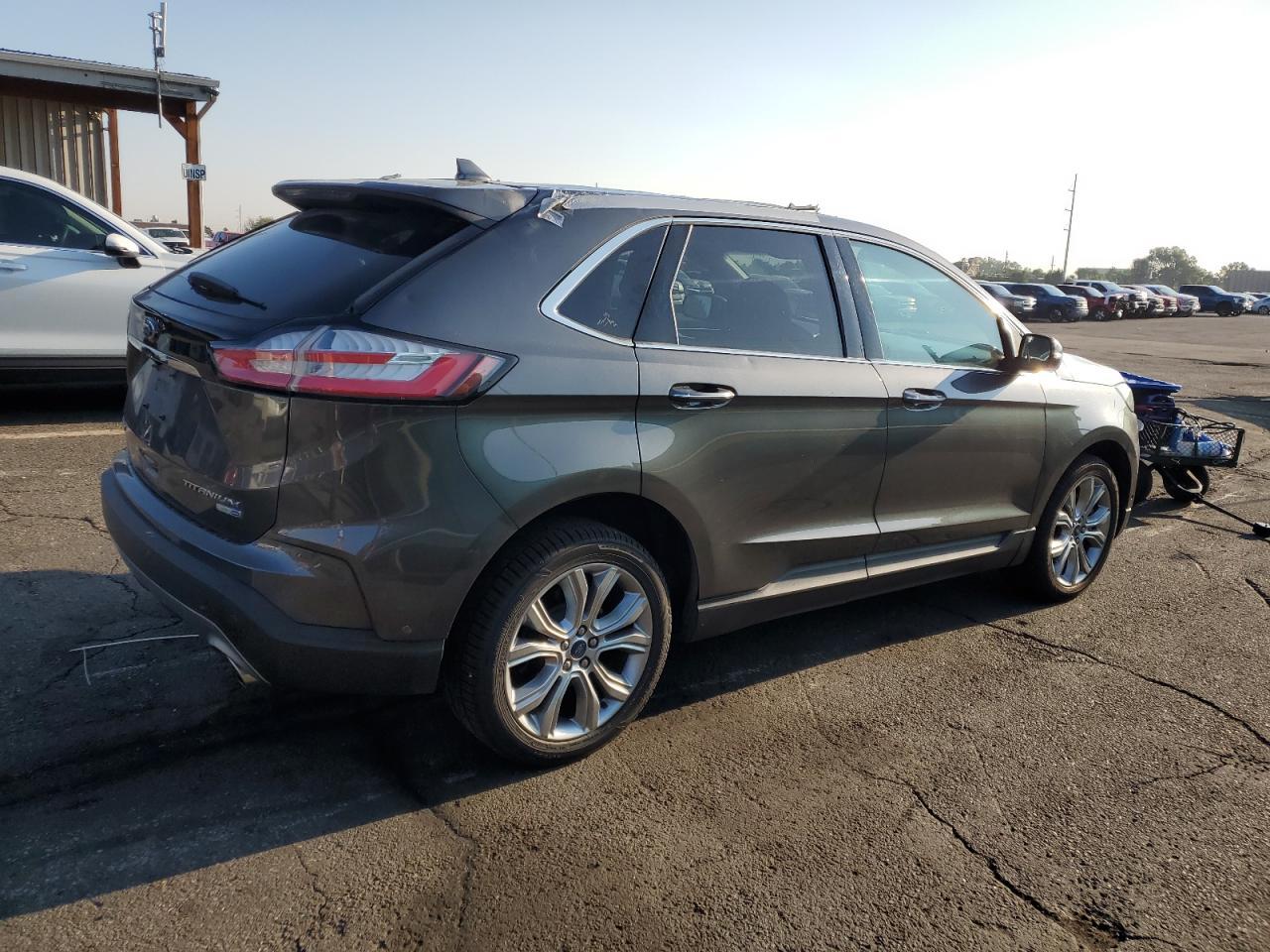 2019 Ford Edge Titanium - Image 3