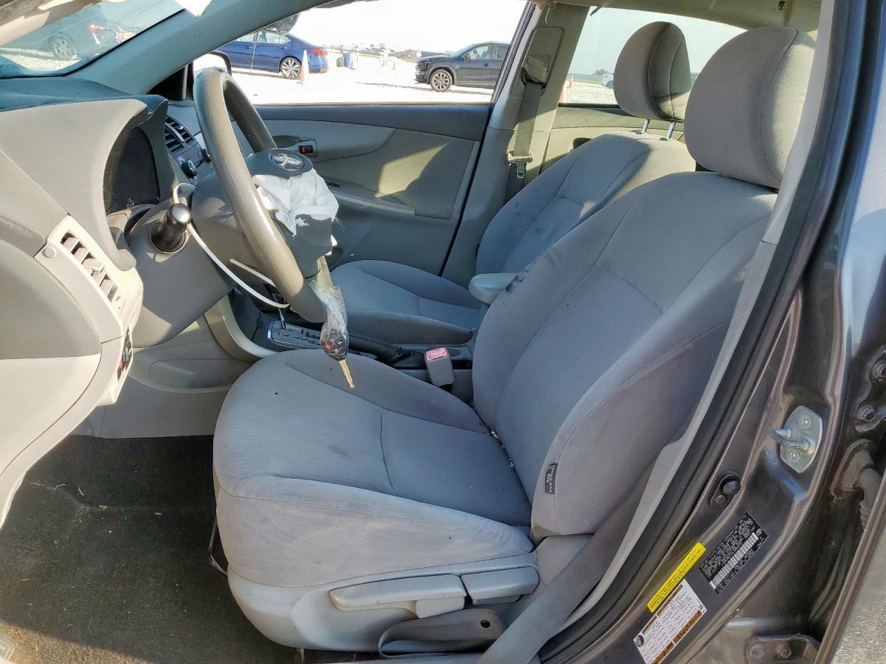 2010 Toyota Corolla Base - Фото 7