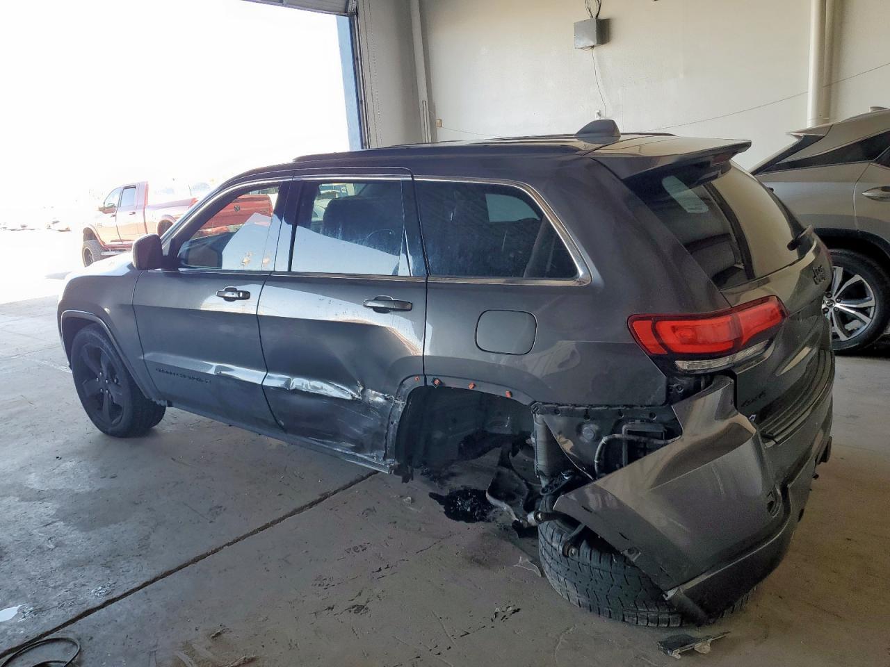 2015 Jeep Grand Cherokee Laredo - Image 2
