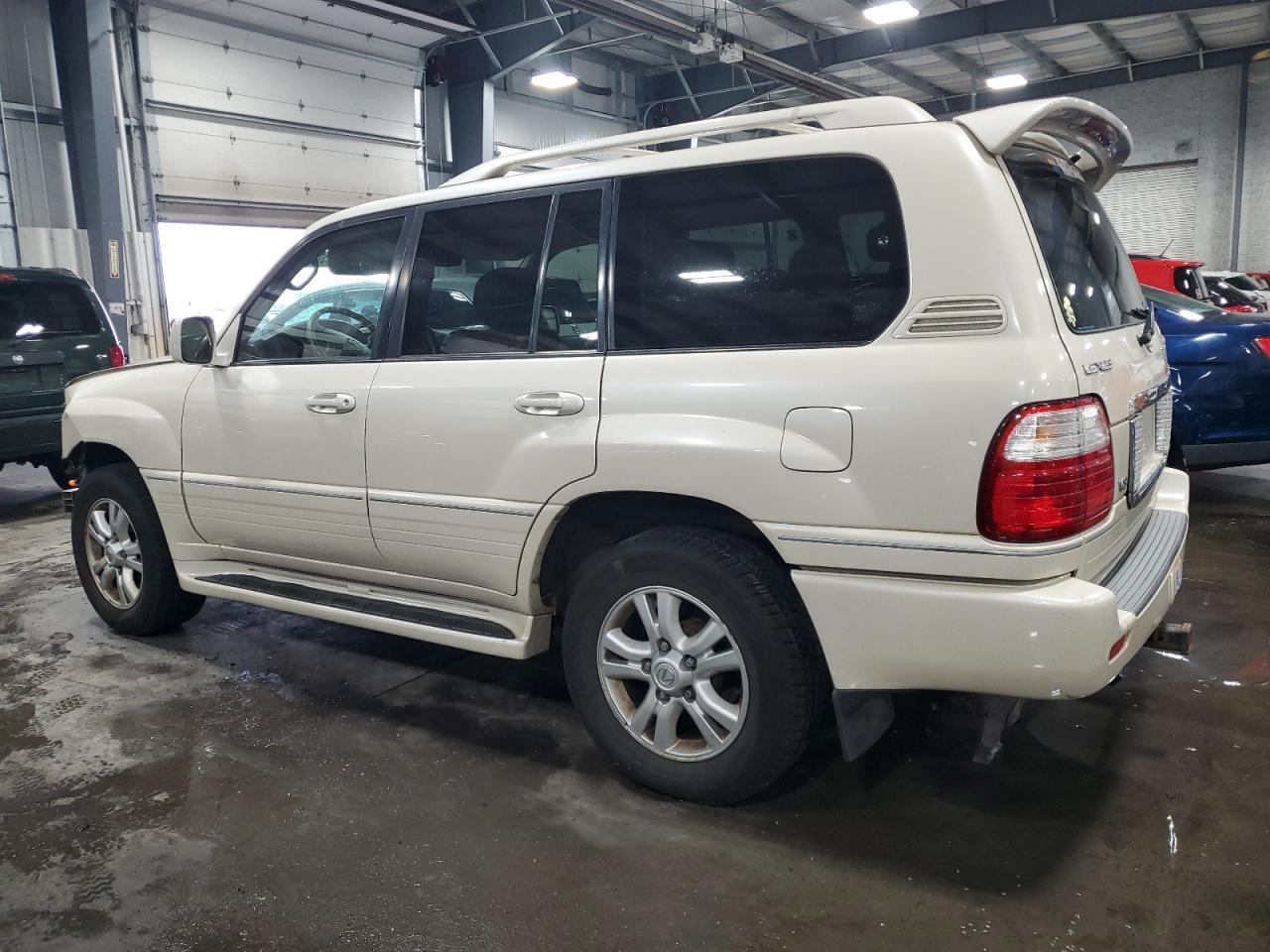 2005 Lexus Lx 470 - Image 2