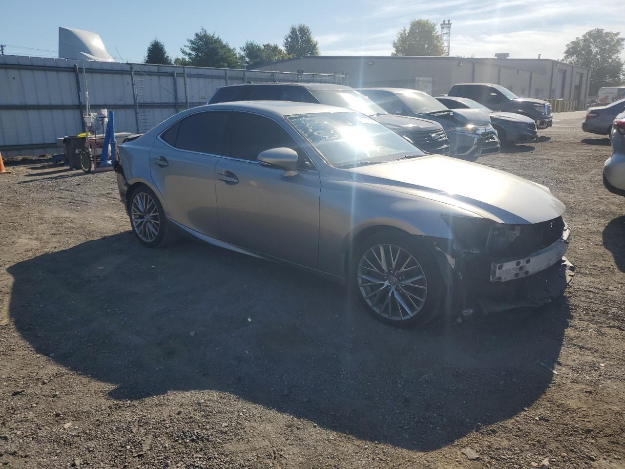 2017 Lexus Is 300 - Фото 4