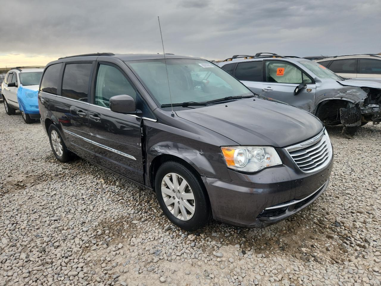 2015 Chrysler Town & Country Touring - Image 4