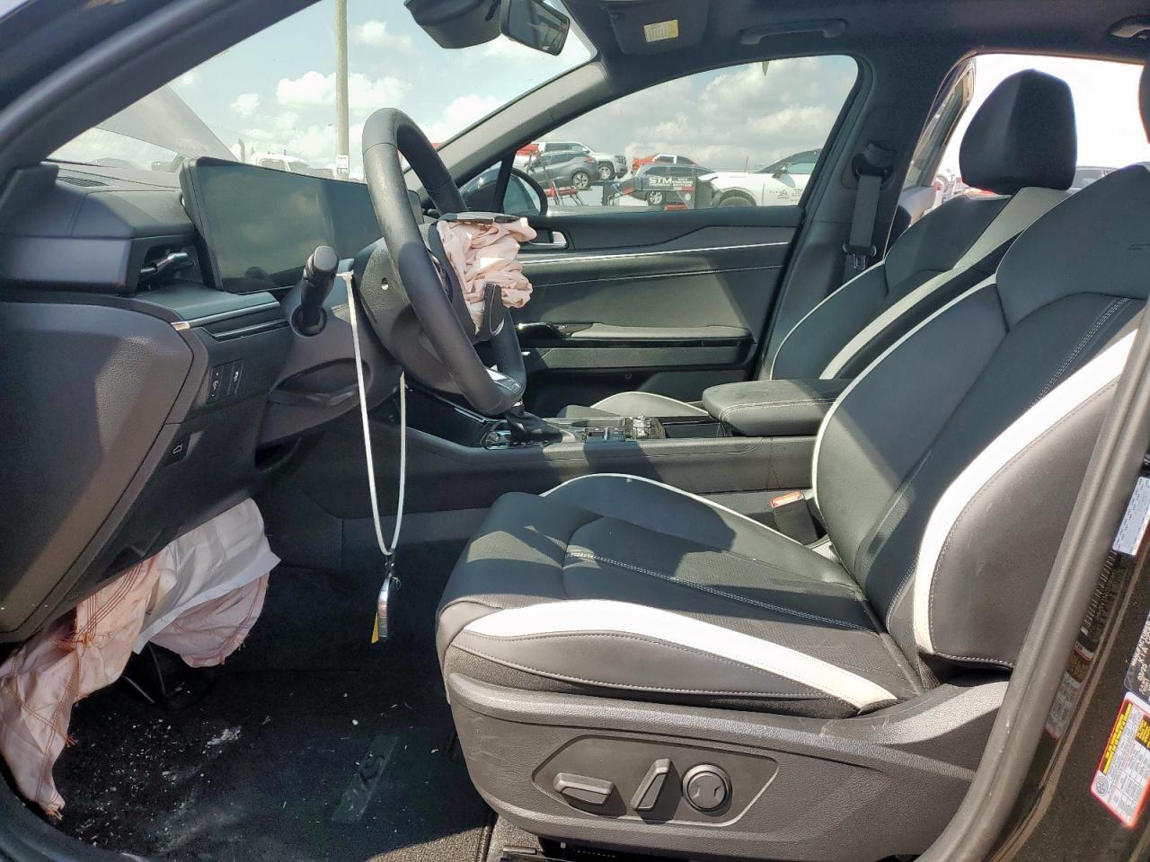 2025 Kia K5 Gt Line - Image 7