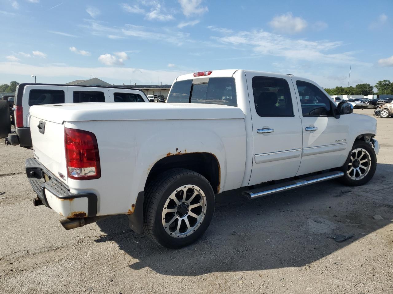 2009 GMC Sierra K1500 Denali - Image 3