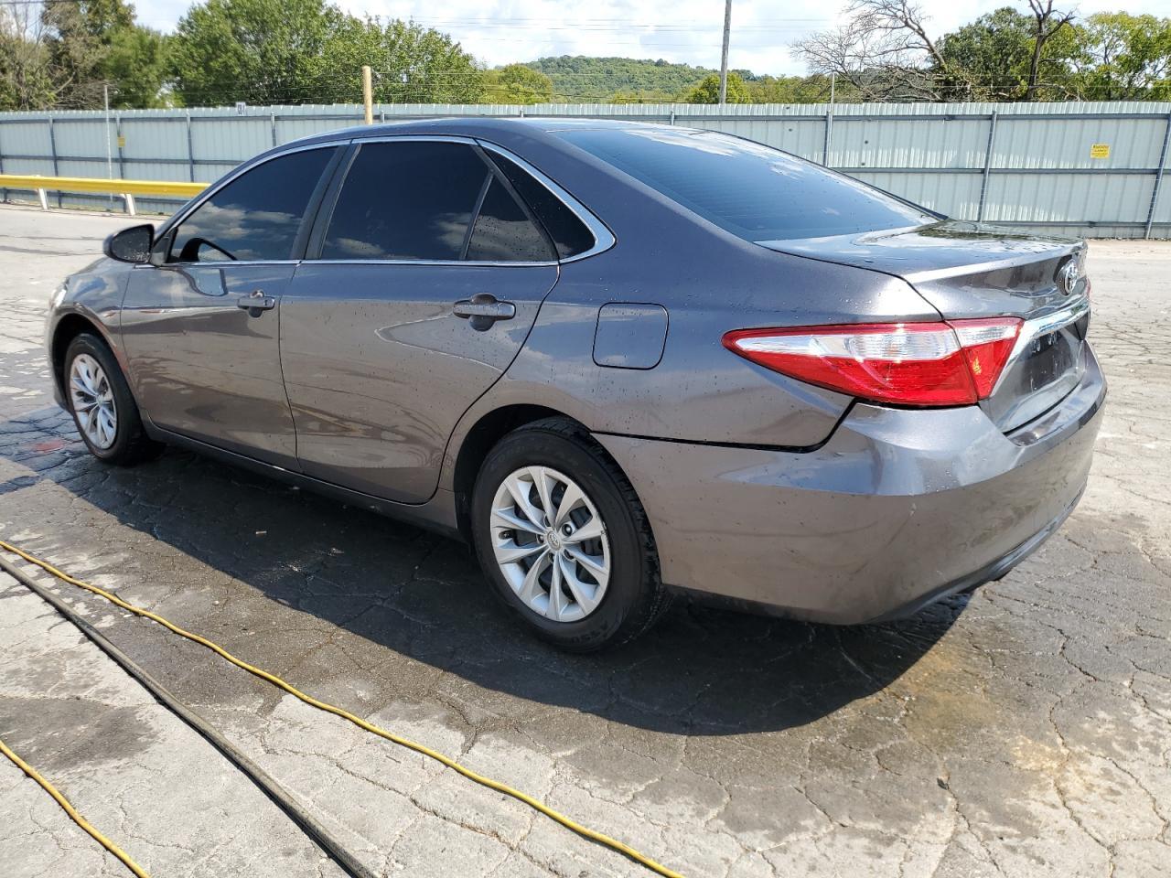 2017 Toyota Camry Le - Фото 2
