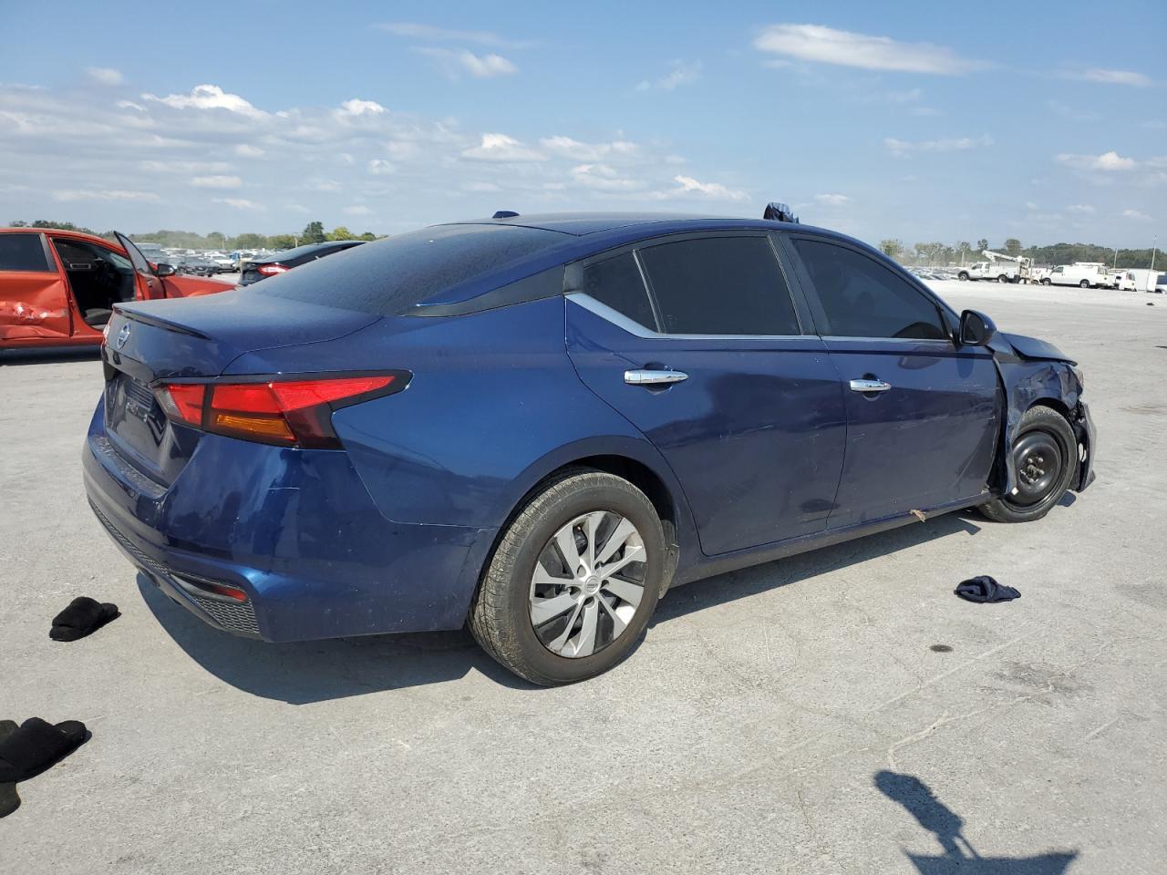 2020 Nissan Altima S - Фото 3