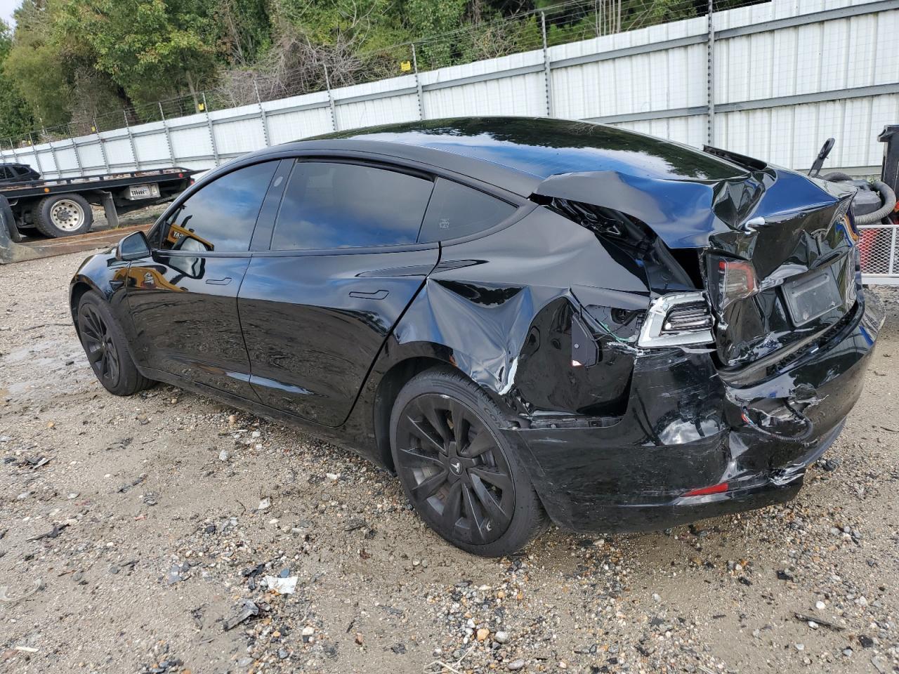 2023 Tesla Model 3 - Фото 2