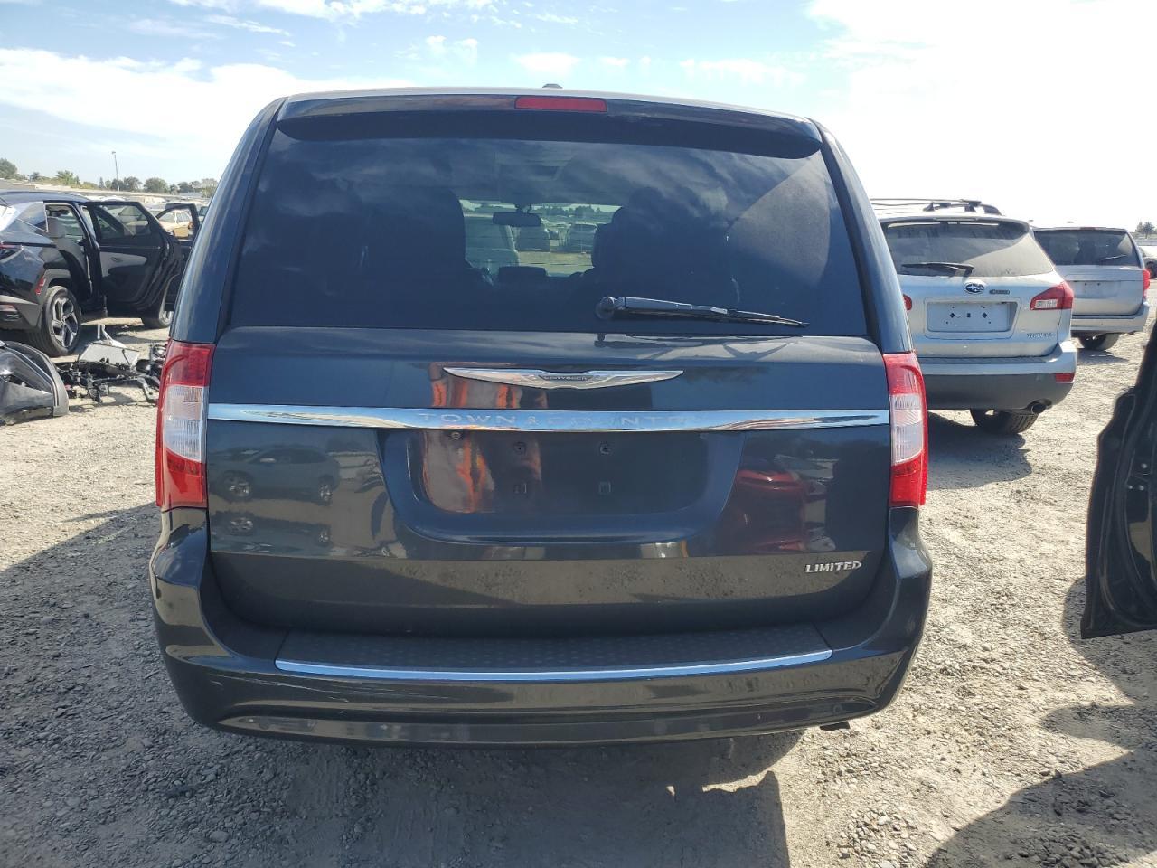 2011 Chrysler Town & Country Limited - Фото 6