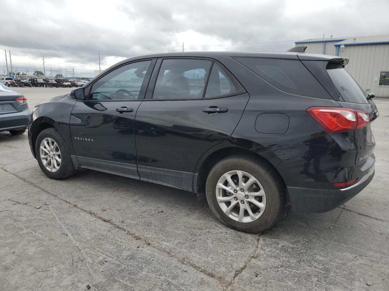 2018 Chevrolet Equinox Ls - Image 2