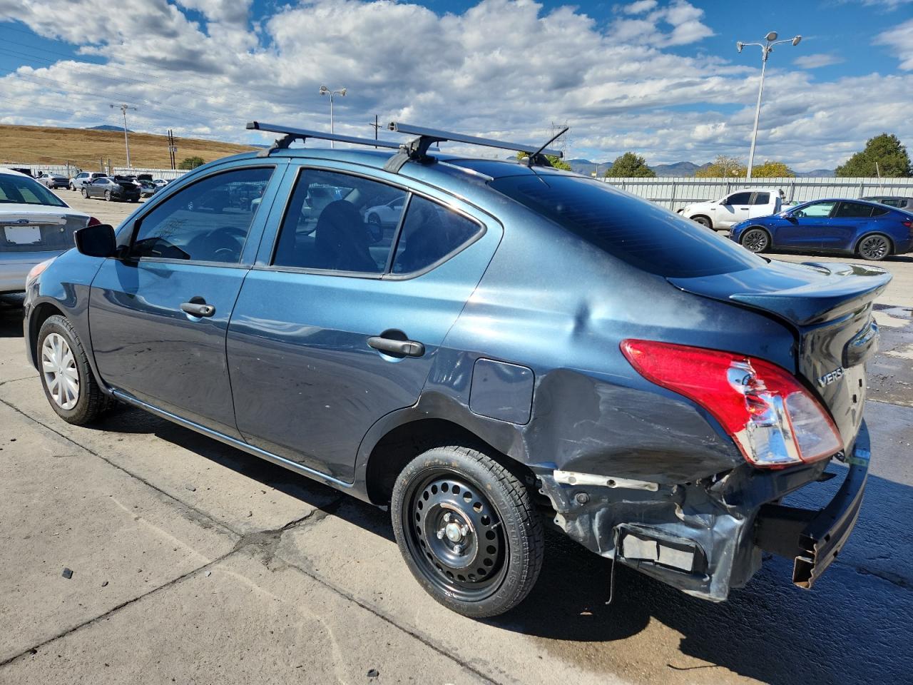 2017 Nissan Versa S - Фото 2