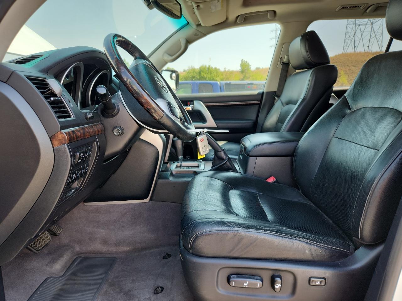 2013 Toyota Land Cruiser - Image 7