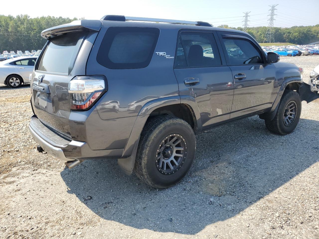 2017 Toyota 4Runner Sr5/Sr5 Premium - Image 3