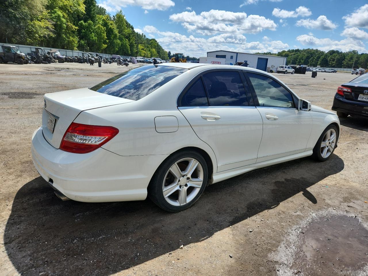 2010 Mercedes-Benz C 300 - Фото 3