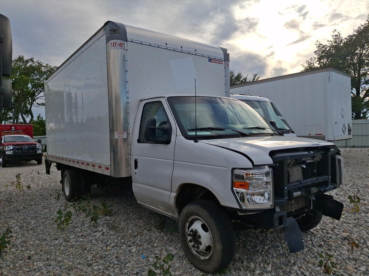 2024 Ford Econoline E350 Super Duty Cutaway Van - Image 4