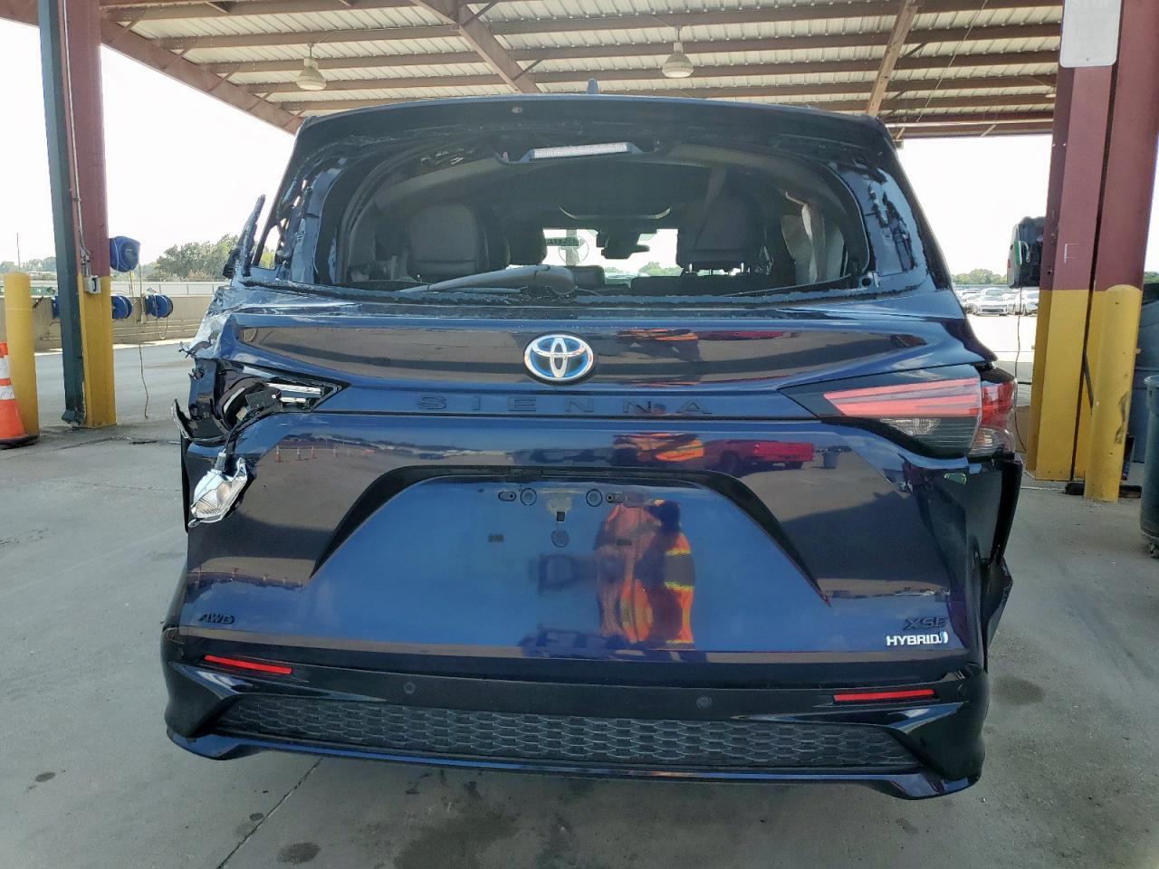 2024 Toyota Sienna Xse - Фото 6