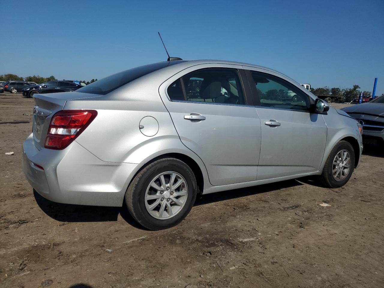 2018 Chevrolet Sonic Lt - Фото 3