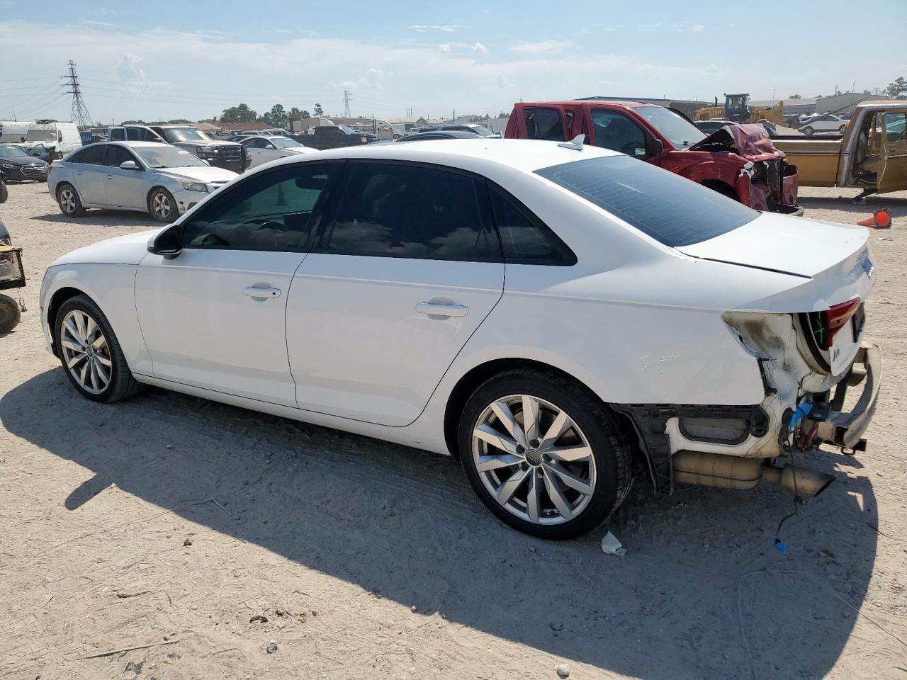 2017 Audi A4 Premium - Фото 2