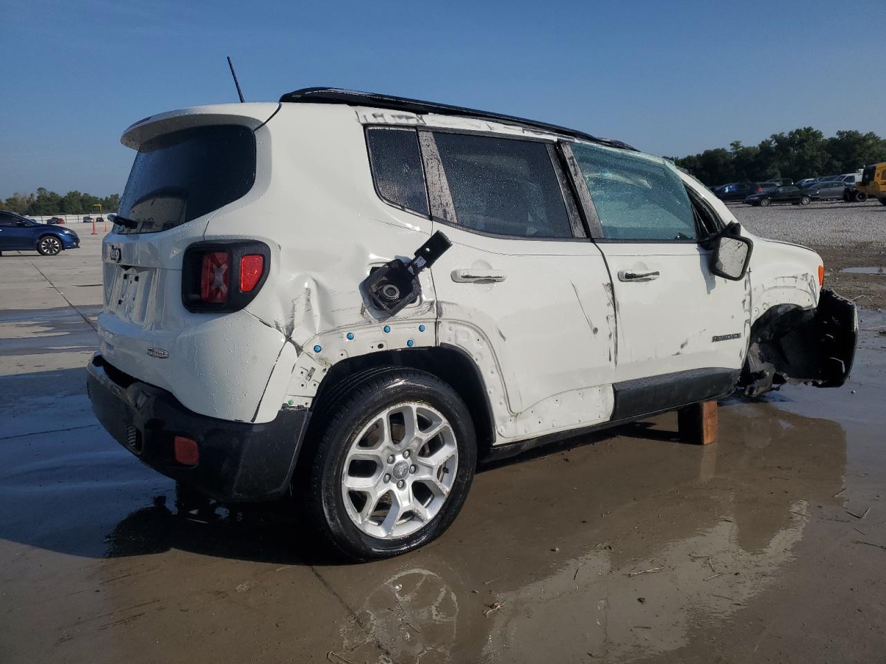 2018 Jeep Renegade Latitude - Image 3
