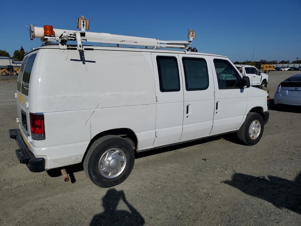 2009 Ford Econoline E250 Van - Фото 3