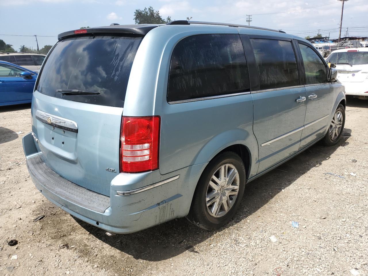 2008 Chrysler Town & Country Limited - Image 3